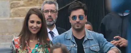 Paula Echevarría y David Bustamante antes de la comunión de su hija Daniella Paula Echevarría y David Bustamante antes de la comunión de su hija Daniella