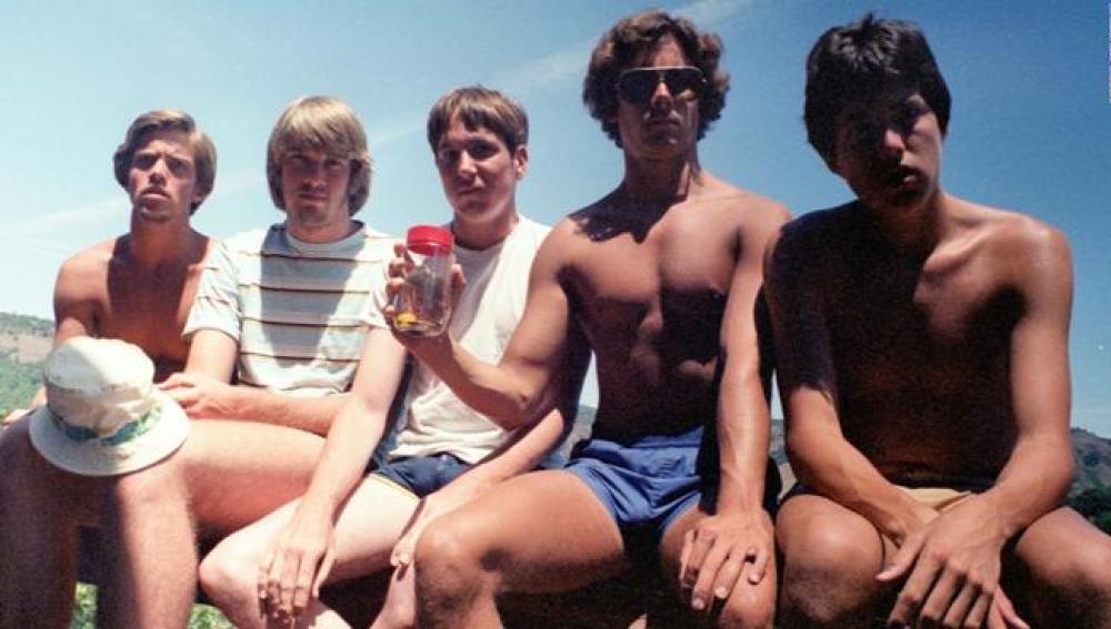 La imagen del grupo de amigos de California en 1982 que dio origen al reto