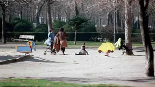 Detenidos tres jóvenes por hacer un trío en un parque infantil en Madrid Detenidos tres jóvenes por hacer un trío en un parque infantil en Madrid