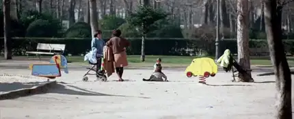 Detenidos tres jóvenes por hacer un trío en un parque infantil en Madrid Detenidos tres jóvenes por hacer un trío en un parque infantil en Madrid