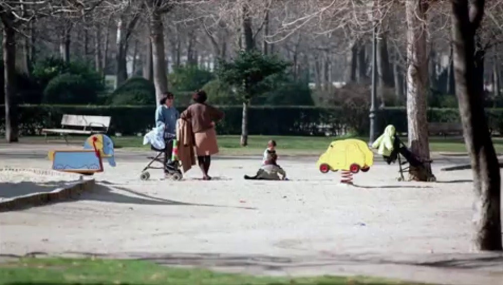 Detenidos tres jóvenes por hacer un trío en un parque infantil en Madrid