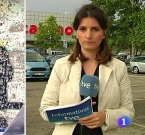 La reportera Mar Chércoles en directo para el Telediario 2 de TVE La reportera Mar Chércoles en directo para el Telediario 2 de TVE