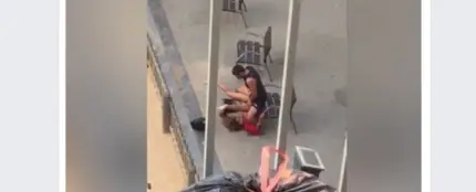 Un vecino graba a unos jóvenes practicando sexo Un vecino graba a unos jóvenes practicando sexo