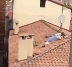 Pillan a una pareja manteniendo relaciones sexuales en un tejado en San Fermín Pillan a una pareja manteniendo relaciones sexuales en un tejado en San Fermín