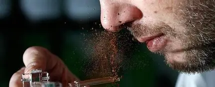 Esnifando cacao en polvo Esnifando cacao en polvo