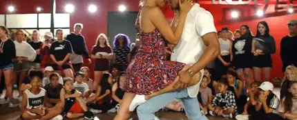 Phil Wright y su novia Ashley Liai Phil Wright y su novia Ashley Liai