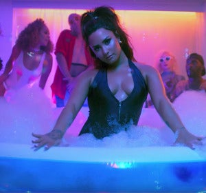 Demi Lovato en el videoclip de 'Sorry Not Sorry' Demi Lovato en el videoclip de 'Sorry Not Sorry'