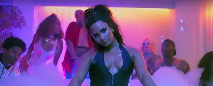 Demi Lovato en el videoclip de 'Sorry Not Sorry' Demi Lovato en el videoclip de 'Sorry Not Sorry'