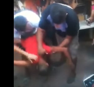Un ladrón muere asfixiado por la cadena que acaba de robar Un ladrón muere asfixiado por la cadena que acaba de robar