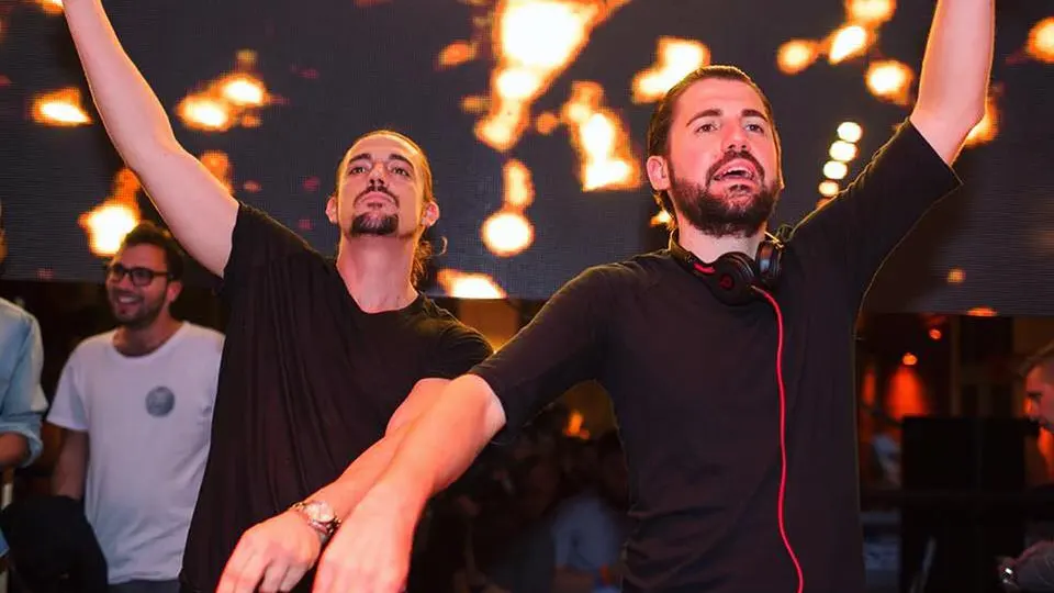 Dimitri Vegas & Like Mike pinchando Dimitri Vegas & Like Mike pinchando