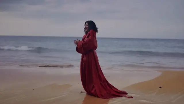 Lorde en el videoclip 'Perfect Places'
