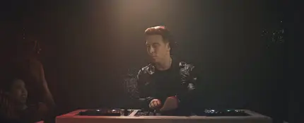 Hardwell en el videoclip de 'Creatures Of The Night' Hardwell en el videoclip de 'Creatures Of The Night'