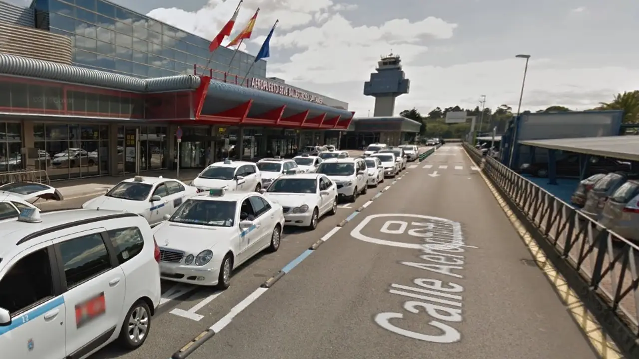 Taxistas cántabros en el Aeropuerto de Santander Taxistas cántabros en el Aeropuerto de Santander