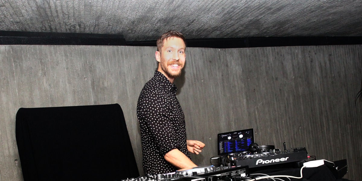 Calvin Harris durante una de sus sesiones