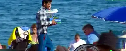 Mojitos contaminados y conflictos con los comerciantes, los problemas de las ventas ambulantes en las playas de Barcelona Mojitos contaminados y conflictos con los comerciantes, los problemas de las ventas ambulantes en las playas de Barcelona