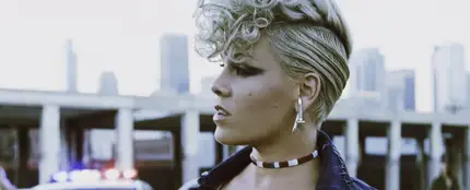 Pink en el vídeo de 'What About Us' Pink en el vídeo de 'What About Us'