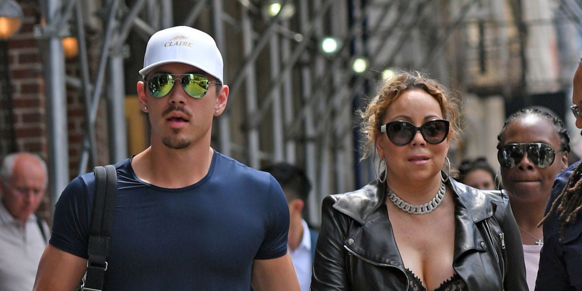 Mariah Carey pasea junto a su novio