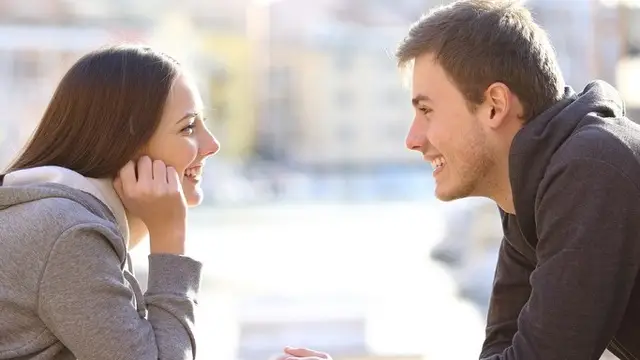 Una pareja de jóvenes