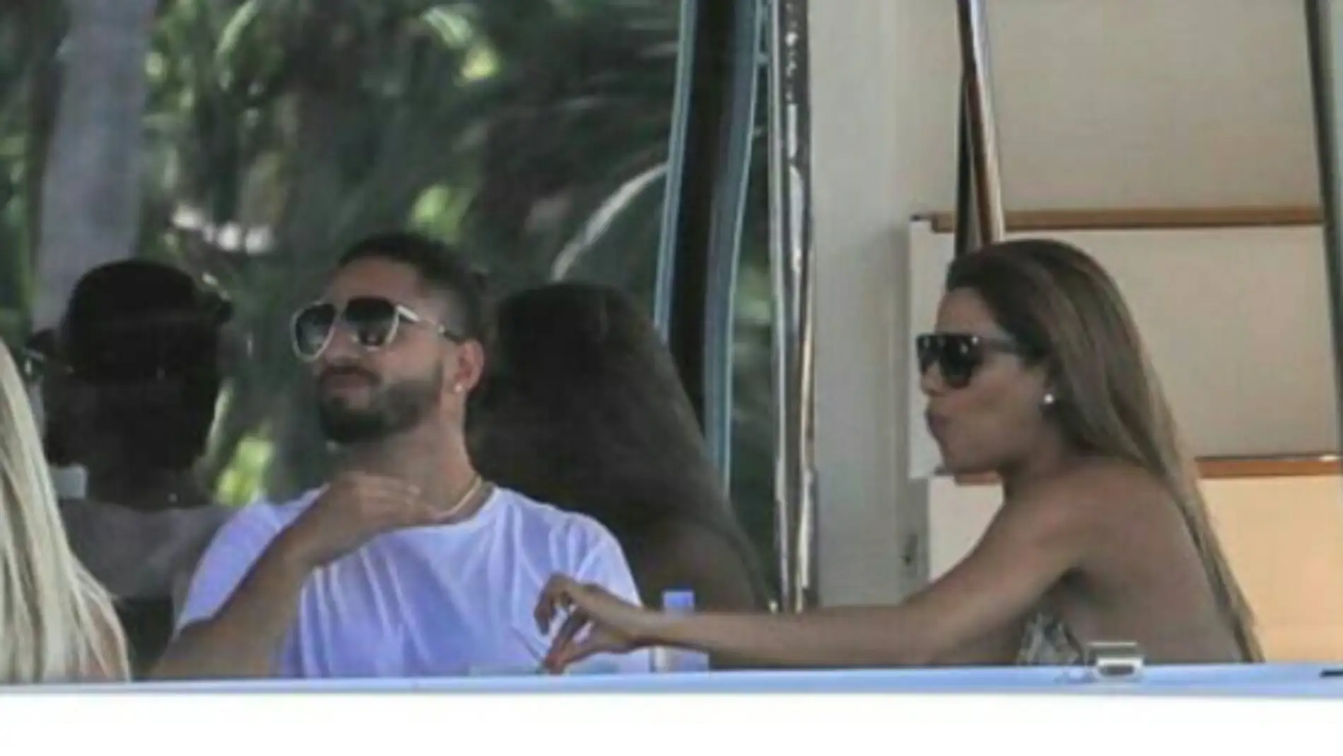 Maluma pillado en un yate en Miami junto a Ariadna Gutiérrez