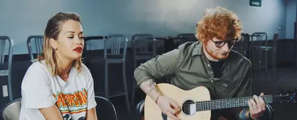Rita Ora y Ed Sheeran interpretan en acústico 'Your Song' Rita Ora y Ed Sheeran interpretan en acústico 'Your Song'