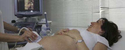 Usar el móvil durante el embarazo no daña al feto