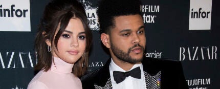 Selena Gomez y The Weeknd en la fiesta de Harper's Bazaar