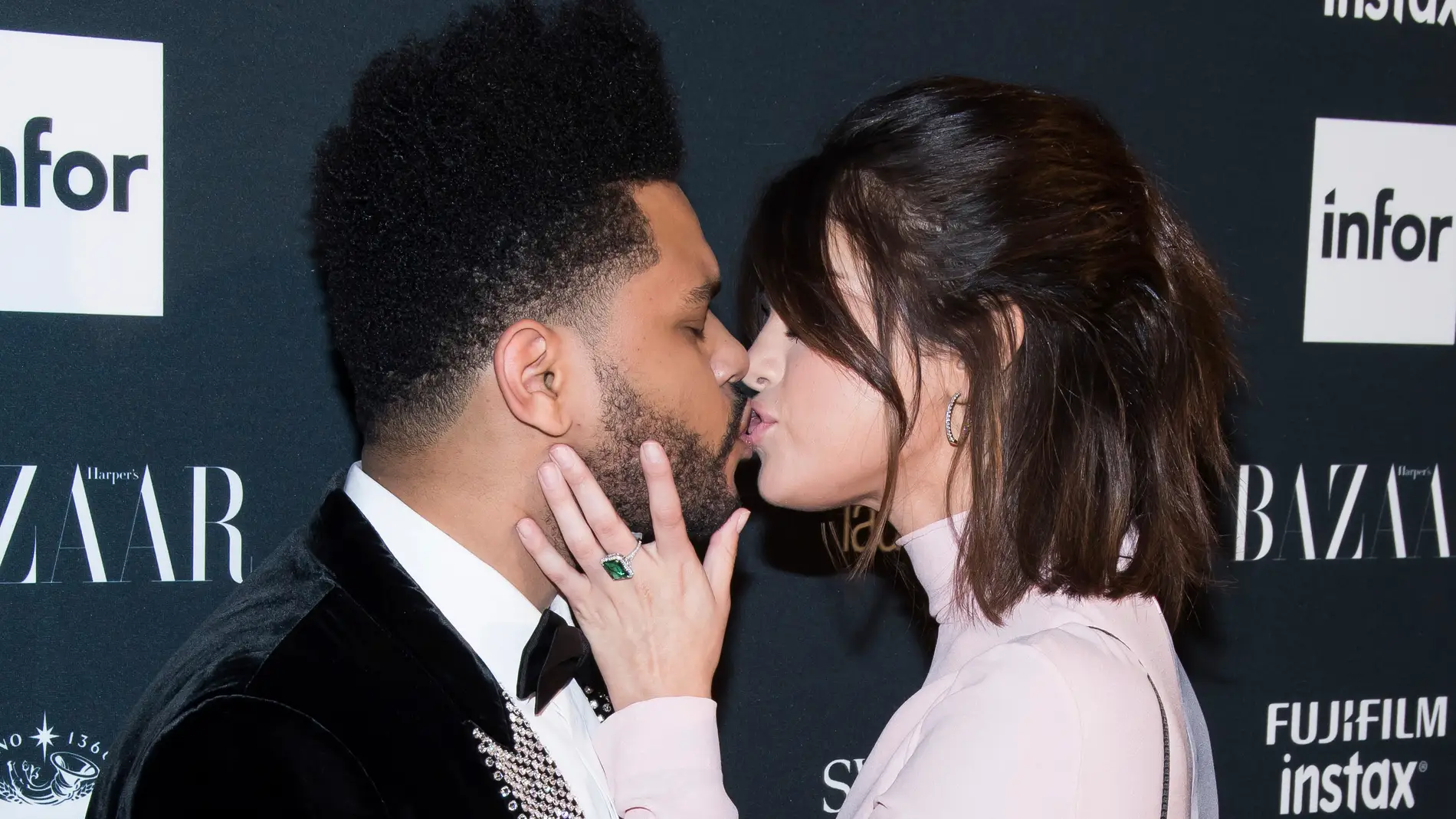 El primer beso público de Selena Gomez y The Weeknd
