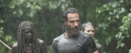 Una imagen mientras llueve en 'The Walking Dead' Una imagen mientras llueve en 'The Walking Dead'