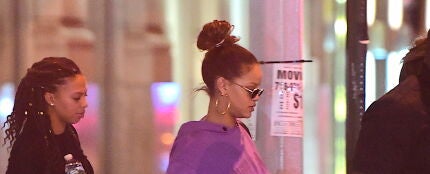 Rihanna sale en chándal para estar cómoda