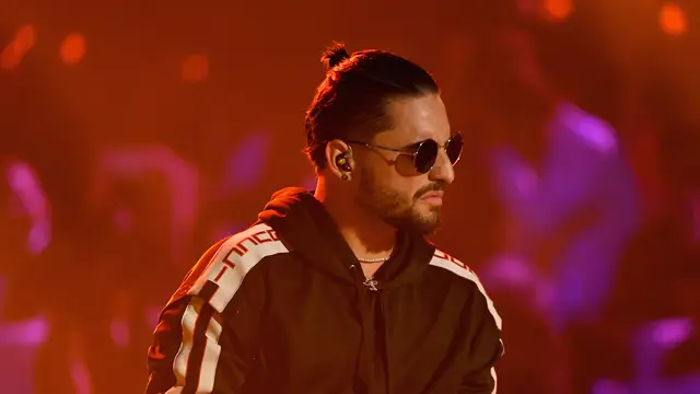 Maluma durante su actuación en los Premios Juventud 2017