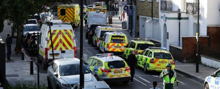 Varias ambulancias y coches de policía en Londres