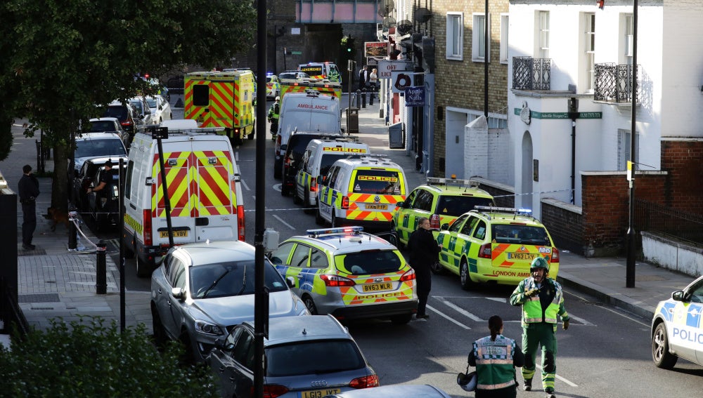 Varias ambulancias y coches de policía en Londres
