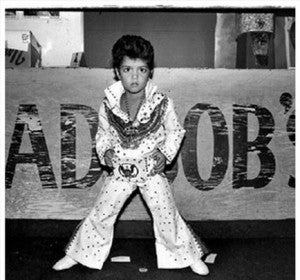 Un adorable Bruno Mars, con tan solo 4 años, vestido de Elvis Presley Un adorable Bruno Mars, con tan solo 4 años, vestido de Elvis Presley
