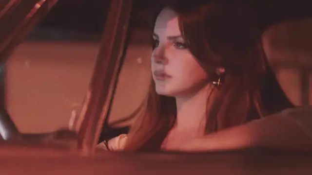 Lana Del Rey en el videoclip de White Mustang