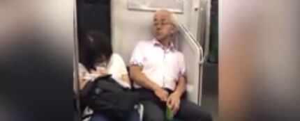 Un pervertido se arranca vello púbico y se lo lanza a una joven dormida en el metro