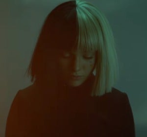 Maddie Ziegler protagoniza el vídeo de ‘Rainbow’, la nueva canción de Sia para la película ‘My Little Pony’ Maddie Ziegler protagoniza el vídeo de ‘Rainbow’, la nueva canción de Sia para la película ‘My Little Pony’