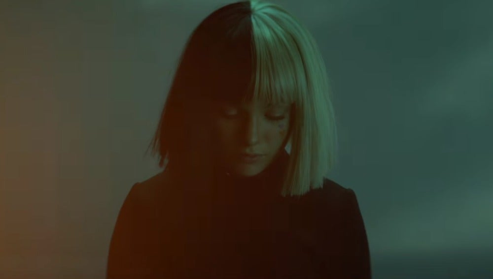 Maddie Ziegler protagoniza el vídeo de ‘Rainbow’, la nueva canción de Sia para la película ‘My Little Pony’ 