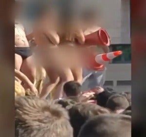 Veteranos de la Universidad de León "subastan" a nuevos estudiantes desnudos en las novatadas Veteranos de la Universidad de León "subastan" a nuevos estudiantes desnudos en las novatadas