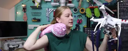Baby Drone, por Simone Giertz Baby Drone, por Simone Giertz