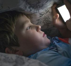 El uso del móvil puede provocar mal comportamiento en los niños El uso del móvil puede provocar mal comportamiento en los niños