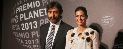 Nuria Roca, junto a su marido Juan del Val, en el Premio Planeta 2013
