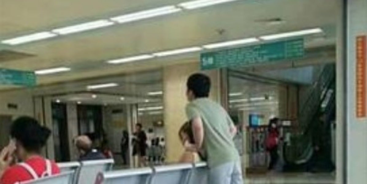 El sacrificio de un joven por aliviar a su novia se vuelve viral