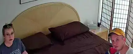 Una pareja descubre que ha sido grabada en el apartamento alquilado Una pareja descubre que ha sido grabada en el apartamento alquilado