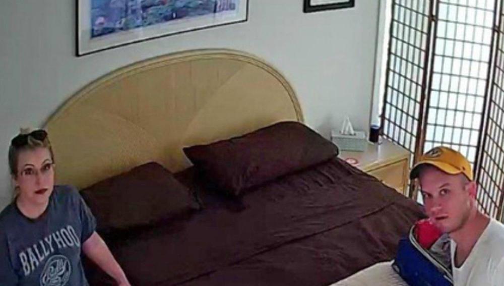 Una pareja descubre que ha sido grabada en el apartamento alquilado