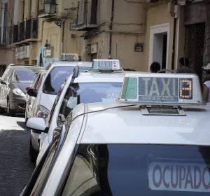 Los taxistas de Bilbao están obligados a esperar a que sus clientas entren al portal Los taxistas de Bilbao están obligados a esperar a que sus clientas entren al portal