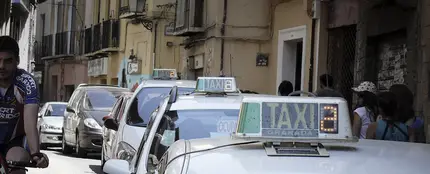 Los taxistas de Bilbao están obligados a esperar a que sus clientas entren al portal Los taxistas de Bilbao están obligados a esperar a que sus clientas entren al portal