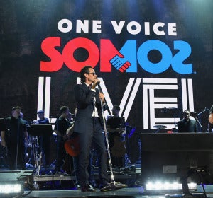 Marc Anthony y Alejandro Sanz durante su actuación en Somos Live! Marc Anthony y Alejandro Sanz durante su actuación en Somos Live!