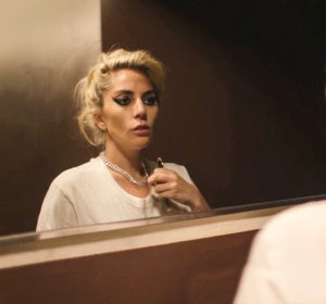 Lady Gaga en una escena de 'Gaga: Five Foot Two' Lady Gaga en una escena de 'Gaga: Five Foot Two'