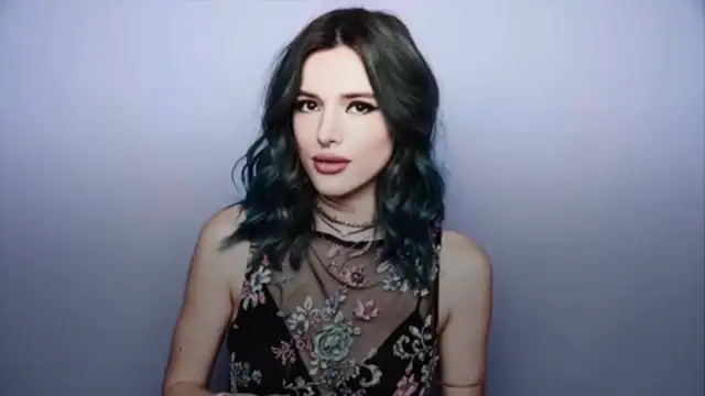 Vídeo: El explosivo topless de Bella Thorne que revoluciona sus fans junto a unas fotos muy sensuales