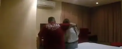 Una adolescente subasta su virginidad para comprarse un iPhone 8 y recibe una lección difícil de olvidar Una adolescente subasta su virginidad para comprarse un iPhone 8 y recibe una lección difícil de olvidar